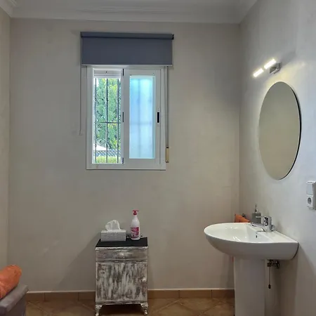Con Bano Malva Piscina ليبي